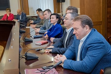 Новый год без фейерверков, но с подарками